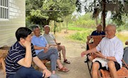 区委党研室探访党龄70年的老干部余绍基