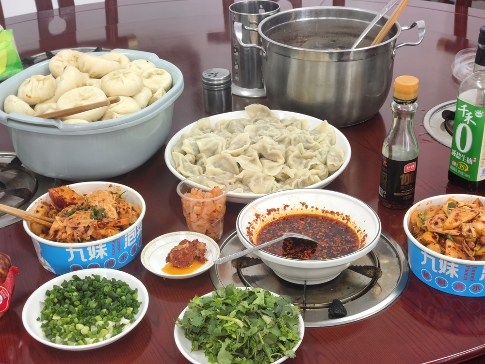 欢声笑语包饺子 温情融融迎新春——区委党研室开展“我们的节日·春节”主题活动