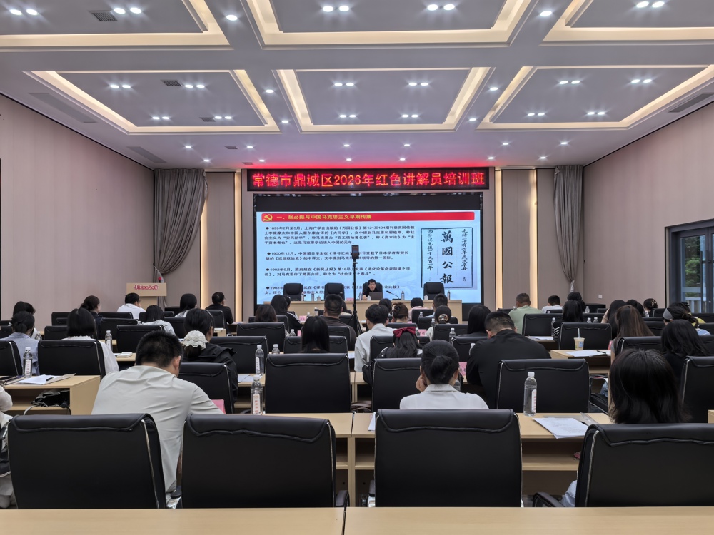 区委党史研究室主任曾世平宣讲